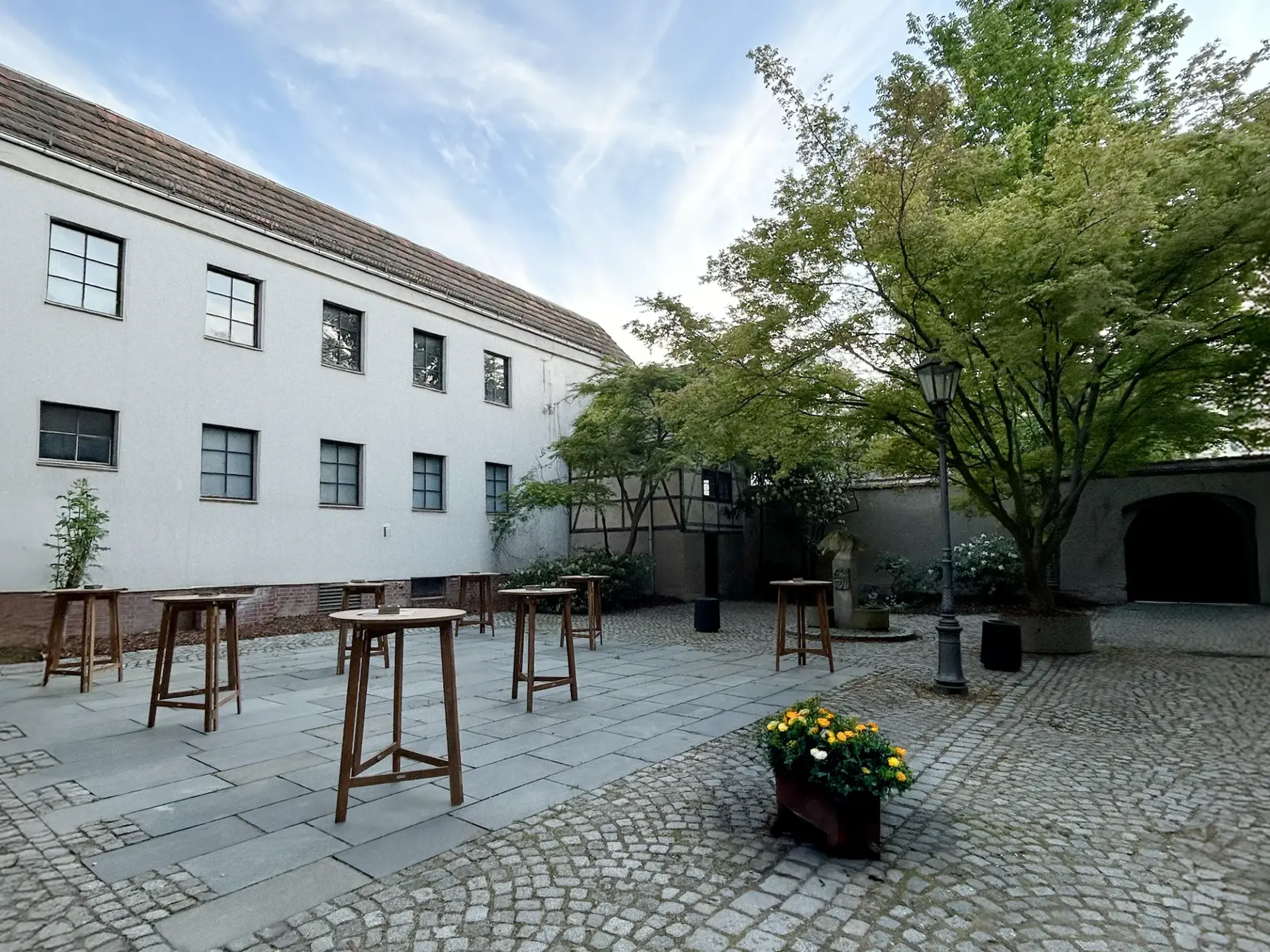 2025_posthalterei_innenhof_04_4zu3
